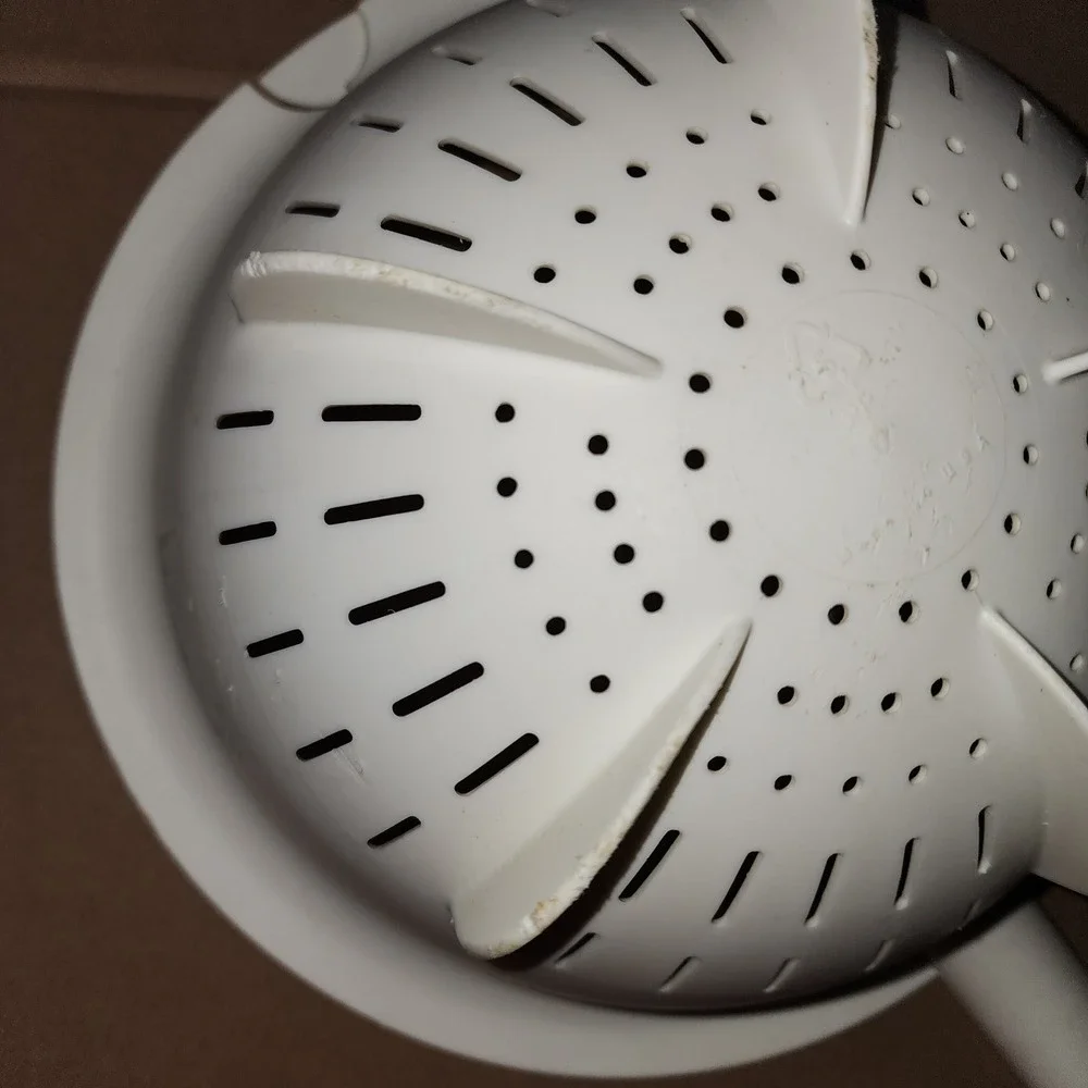 Tupperware Vintage White Plastic Handheld Colander Strainer with‎ Hook 1529-4